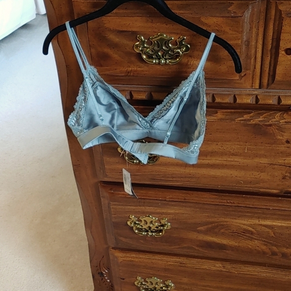 🌻NEW La Vie en Rose Satin Lace Brallette Size Small - Picture 3 of 7